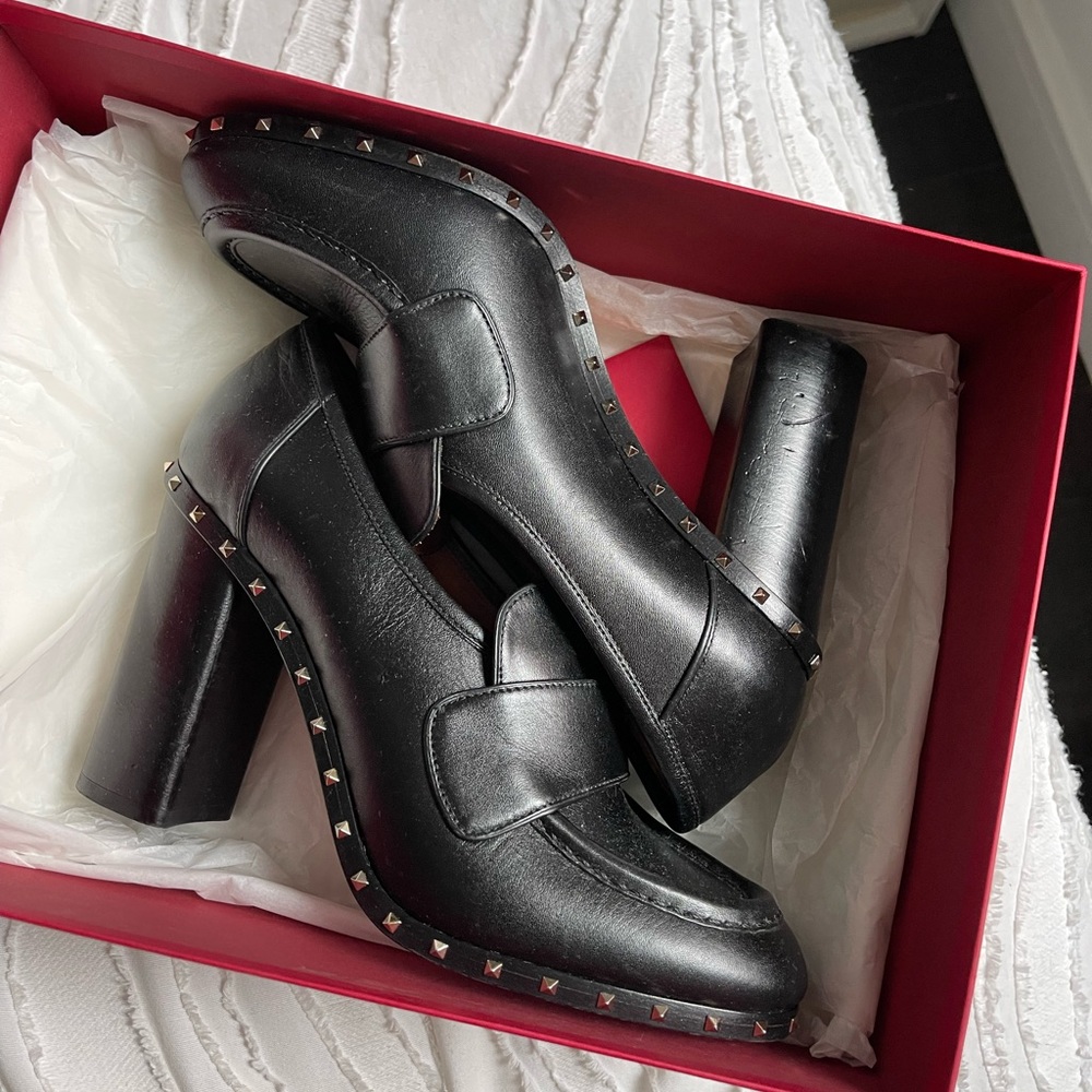 Lightly worn Valentino heels size 40